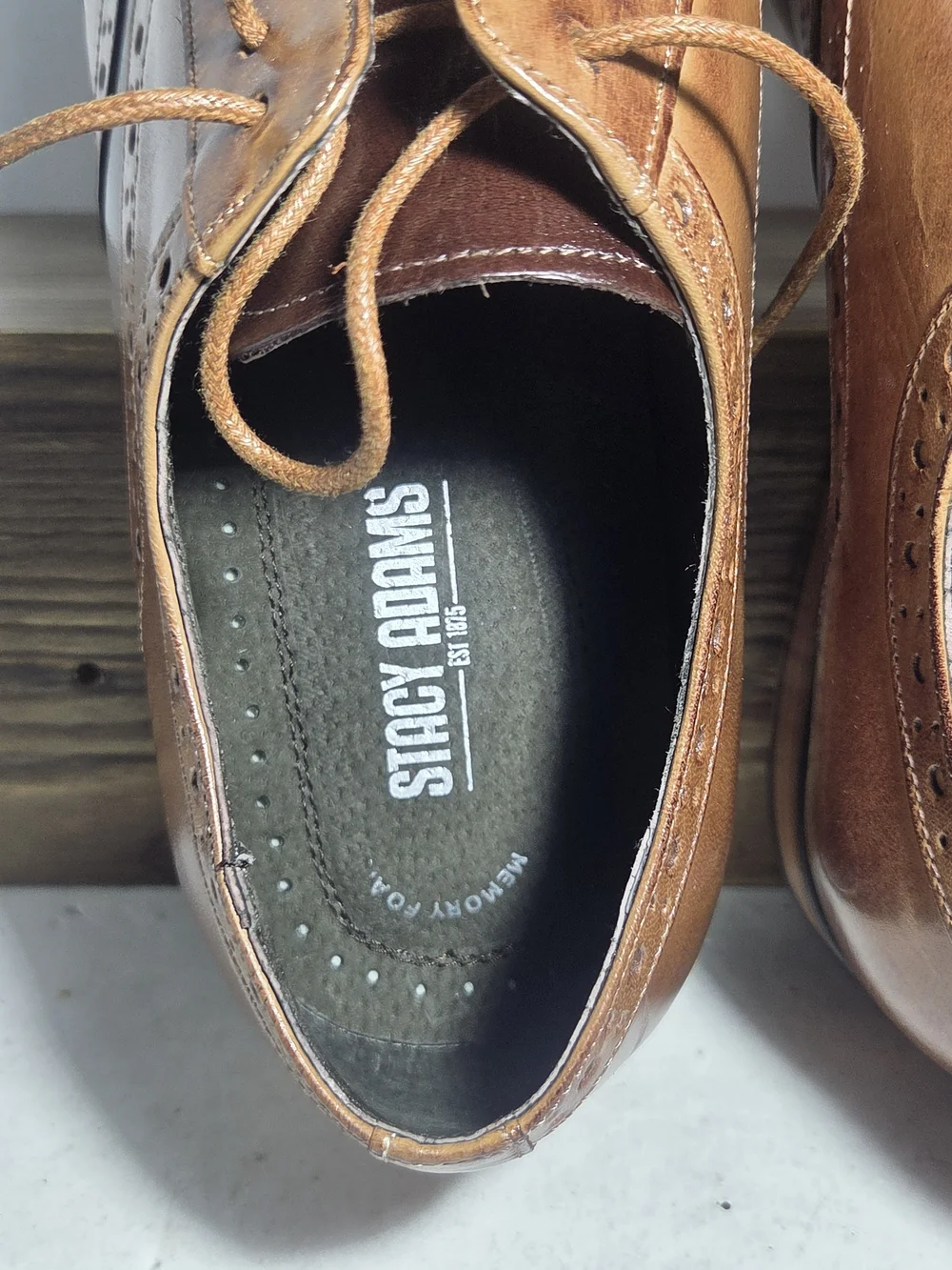 Stacy Adams Men’s Two-Tone Wingtip Oxford Dress Shoes – Brown/Cognac (Size 9.5M)